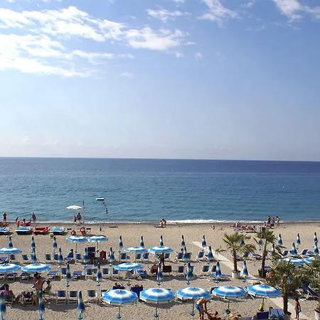 Lido Aparthotel 4*