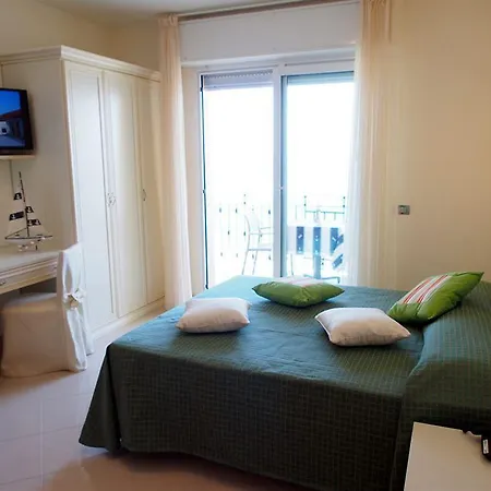 Lido Aparthotel 4*