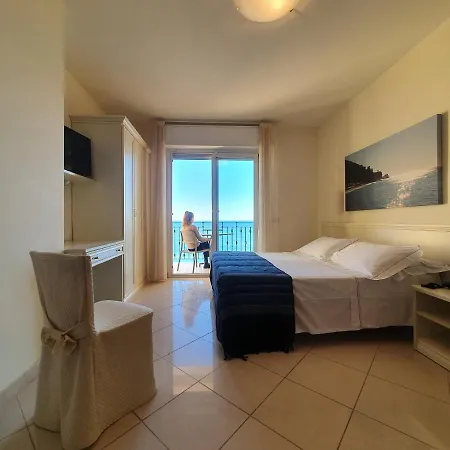 Lido Aparthotel 4*