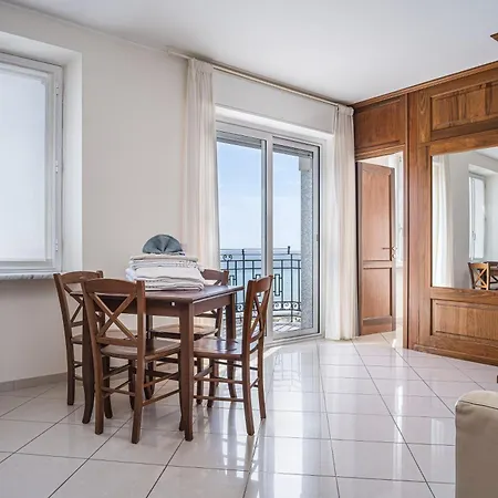 Lido Aparthotel 4*