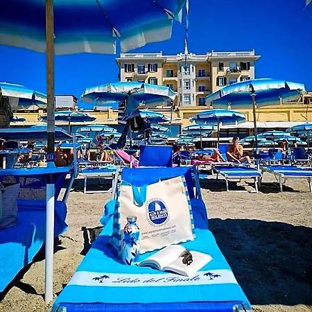 Lido Aparthotel 4*
