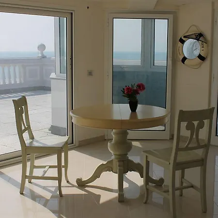 Lido Aparthotel 4*